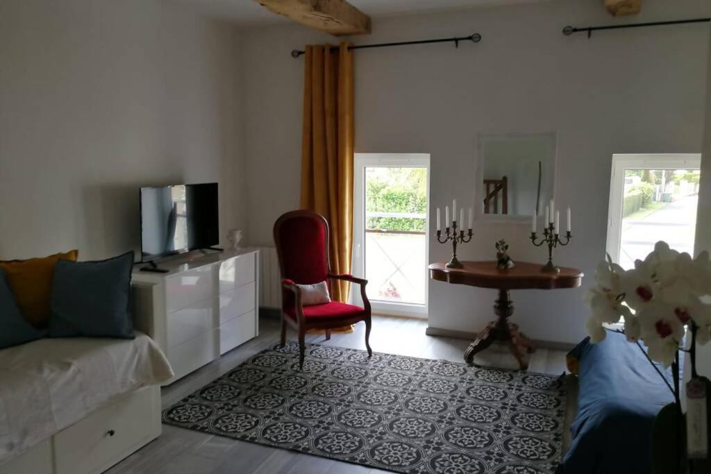Les écuries du chateau Commes Esterno foto