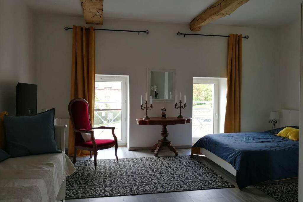 Les écuries du chateau Commes Esterno foto