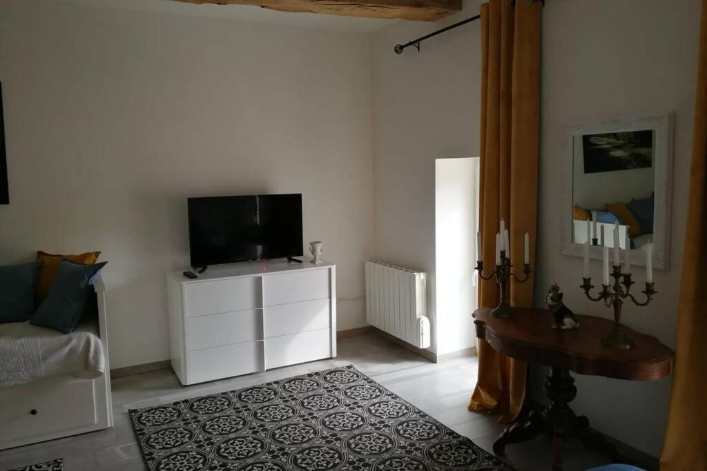 Les écuries du chateau Commes Esterno foto