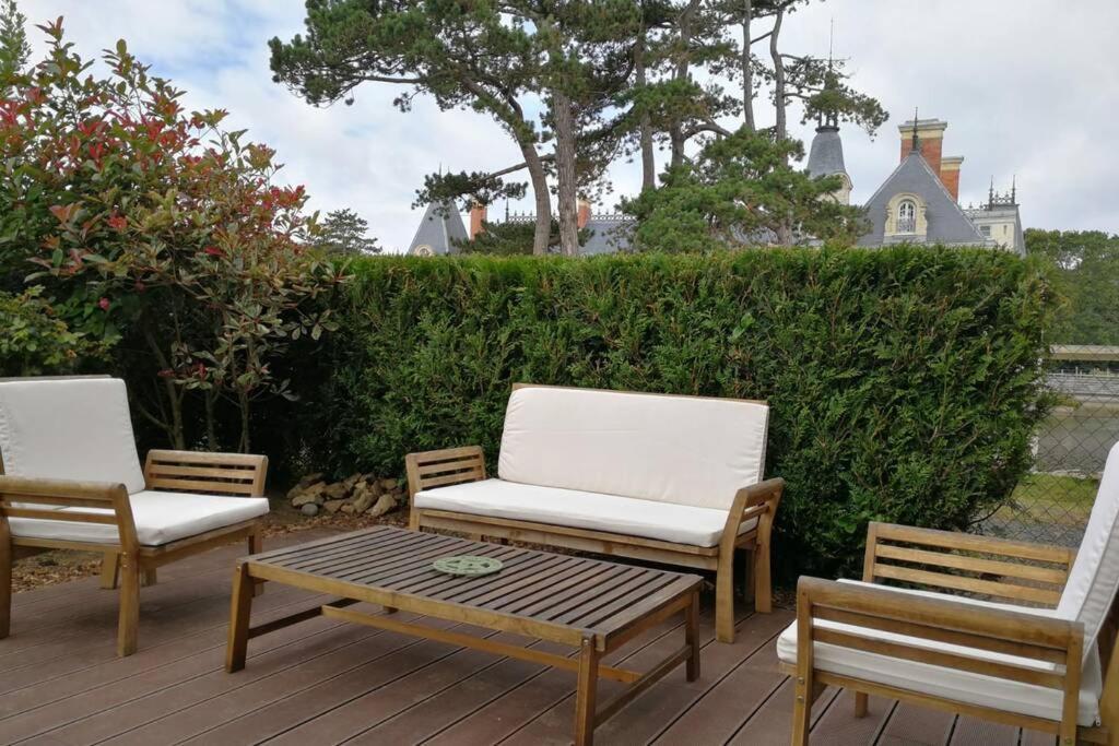 Les écuries du chateau Commes Esterno foto
