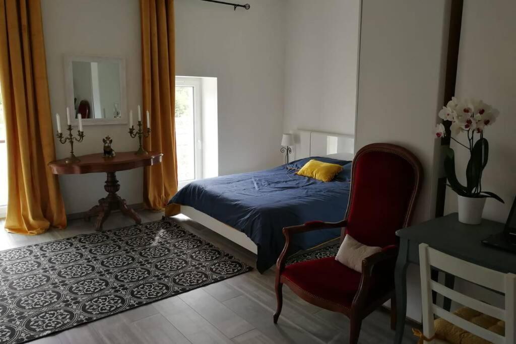 Les écuries du chateau Commes Esterno foto
