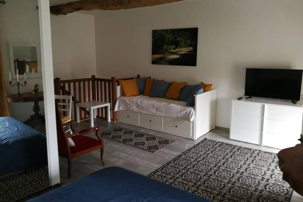 Les écuries du chateau Commes Esterno foto
